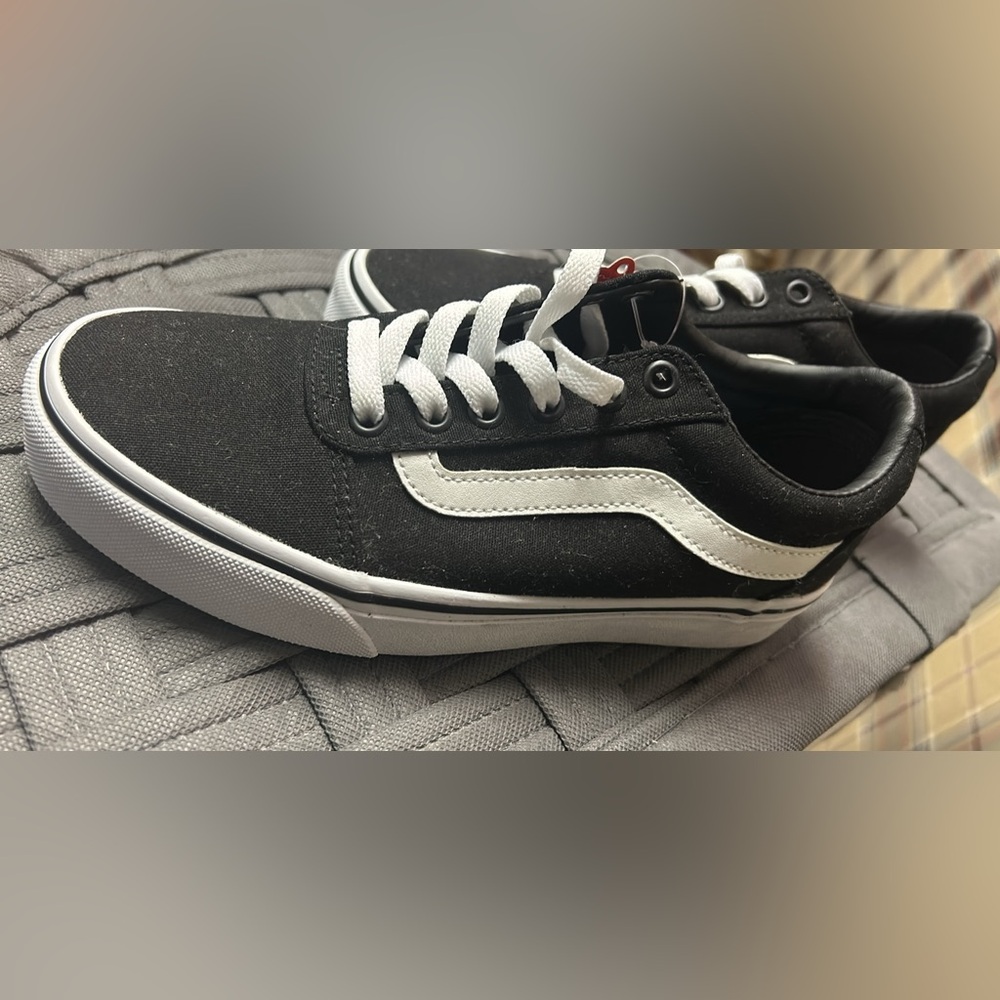 Women’s Vans tennis shoes